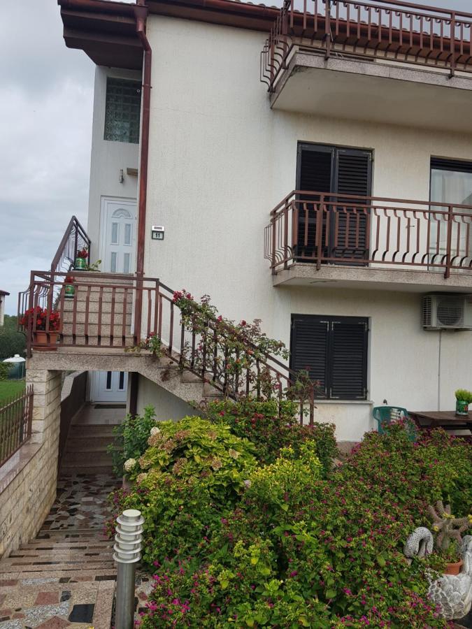 Lili Umag Exterior foto